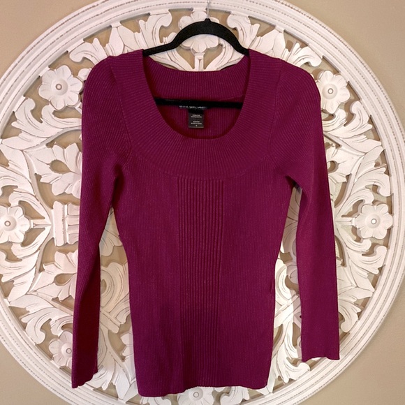 Unites States Sweaters ladie’s sweater burgundy color. Soft and cozy. - Picture 1 of 2